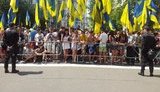 К Януковичу пришли проплаченные лица, чтобы "поблагодарить". ФОТО