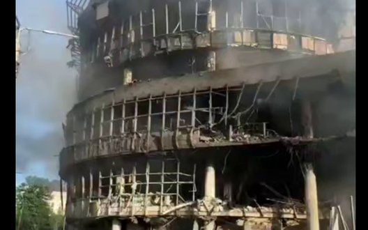 Жахливі кадри руйнувань на Лук’янівці після атаки РФ. Знищено ТРЦ "Квадрат". ВІДЕО+ФОТОрепортаж