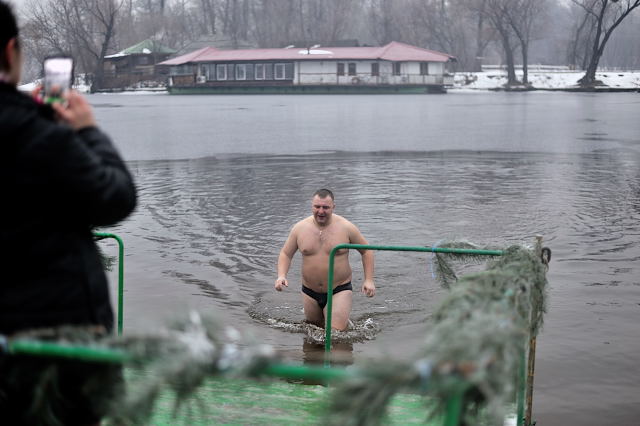 крещение в купание проруби