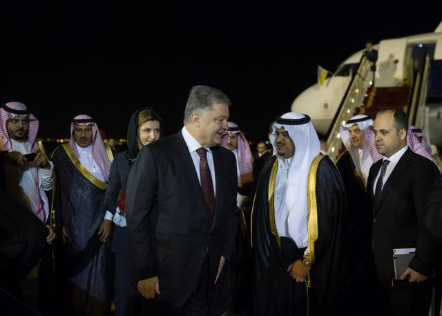 Порошенко начал визит в Саудовскую Аравию - планируется обсуждение военно-технического сотрудничества 02