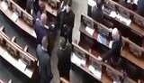 Нардепи вивели Савченко із сесійної зали Ради: у неї в сумці були кілька гранат і "ствол". ВIДЕО