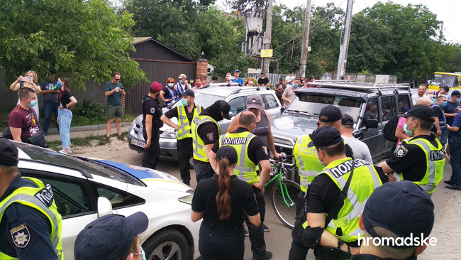 Жители Русановских садов не пустили технику на строительство Подольско-Воскресенского моста в Киеве 02