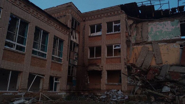 Последний звонок на руинах: девятиклассники из Любимовки Херсонской области попрощались со школой 04