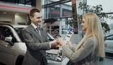 З 6 квітня автосалони отримали право реєструвати нові транспортні засоби і видавати номерні знаки, - МВС