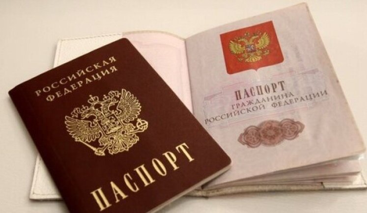 Оккупанты заявили о выдаче 1,5 млн российских паспортов на "новых территориях"