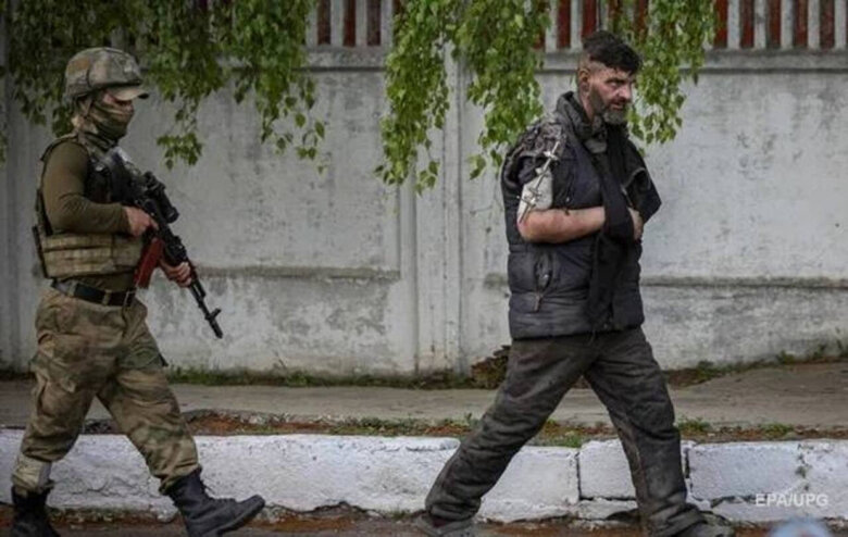 Морський піхотинець Михайло Діанов, позивний Мішаня: Азовсталь - то був жах. Рани мої гнили. Апарат з’їхав, кістки не тримав. Ми вже були в кільці, їли гнилі продукти 07