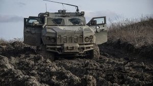 Бронеавтомобіль VARTA врятував життя воїнів під час ворожого обстрілу. ВIДЕО