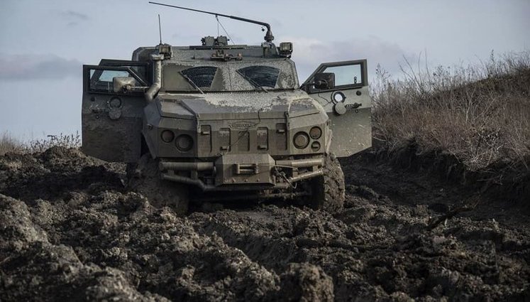 Бронеавтомобіль VARTA врятував життя воїнів під час ворожого обстрілу. ВIДЕО