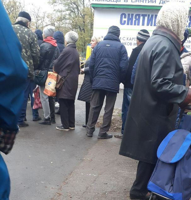 Декілька сотень обігрівачів роздали в окупованому Маріуполі, проте електроенергії в місті немає, - Андрющенко 02