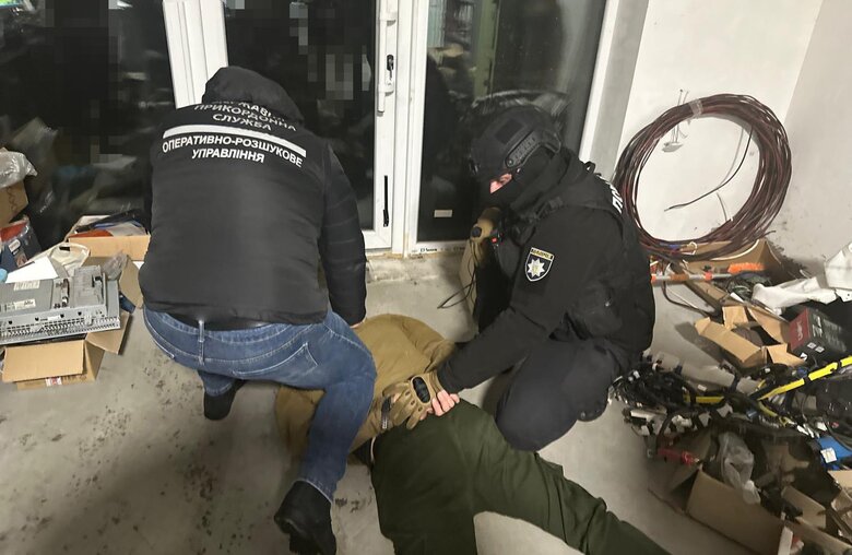 Військовослужбовця викрили на хабарі