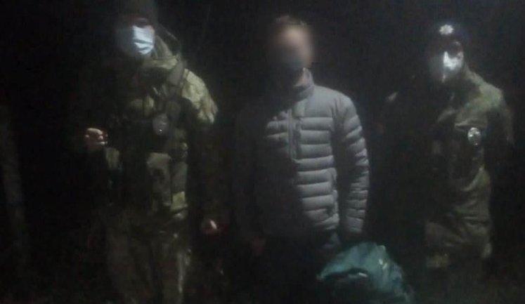 Пограничники обнаружили в зоне ЧАЭС сталкера из РФ: решается вопрос о сокращении срока его пребывания на территории Украины. ФОТО