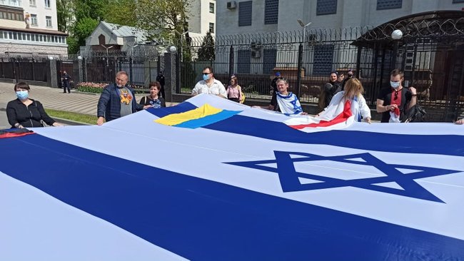 Россия = Хамас: под посольством РФ в Киеве состоялся митинг солидарности с Израилем 13