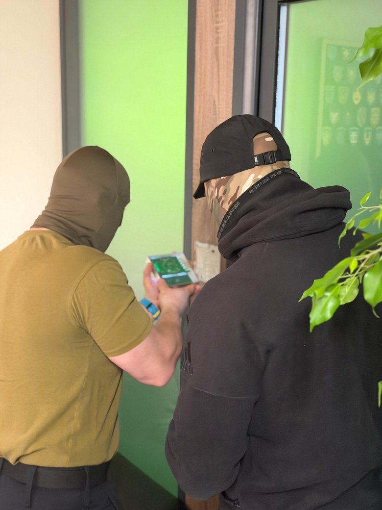 Под прицелом российской разведки оборонные предприятия Украины: обнаружено прослушивание в офисе инженера