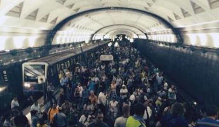 Авария в московском метро: по меньшей мере, 4 человека погибли, 95 - пострадали. ФОТОрепортаж