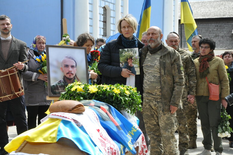 С 21-летним воином Данилом Денисевичем, позывной Дозор, попрощались в Киеве 12