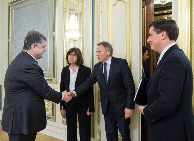 Порошенко обговорив із делегацією Європарламенту безвіз і ратифікацію асоціації з ЄС 01 Порошенко обговорив із делегацією Європарламенту безвіз і ратифікацію асоціації з ЄС 01