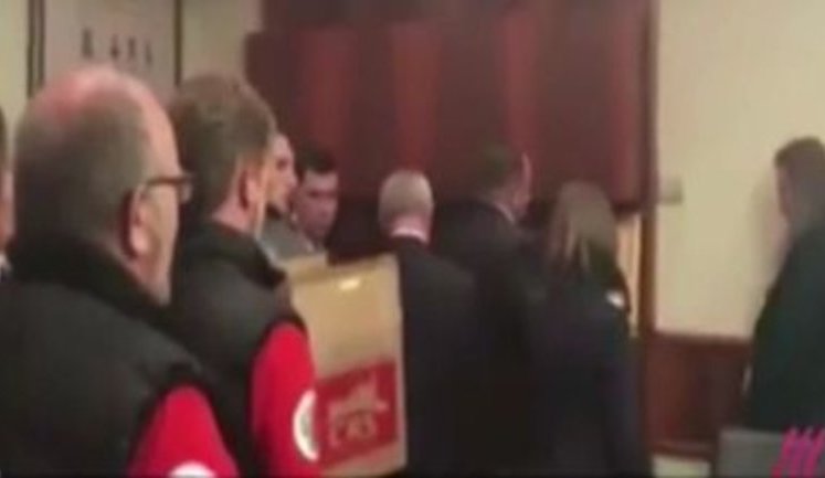 "Православного экстремизма не бывает!", - депутаты Госдумы во главе с Поклонской поют молитву после заседания комитета по защите христианских ценностей. ВИДЕО