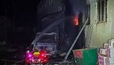 Через падіння уламків безпілотника в Миколаєві загорілося складське приміщення та вантажний фургон.
