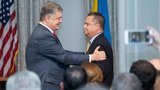 Порошенко вручив державні нагороди представникам української громади у США