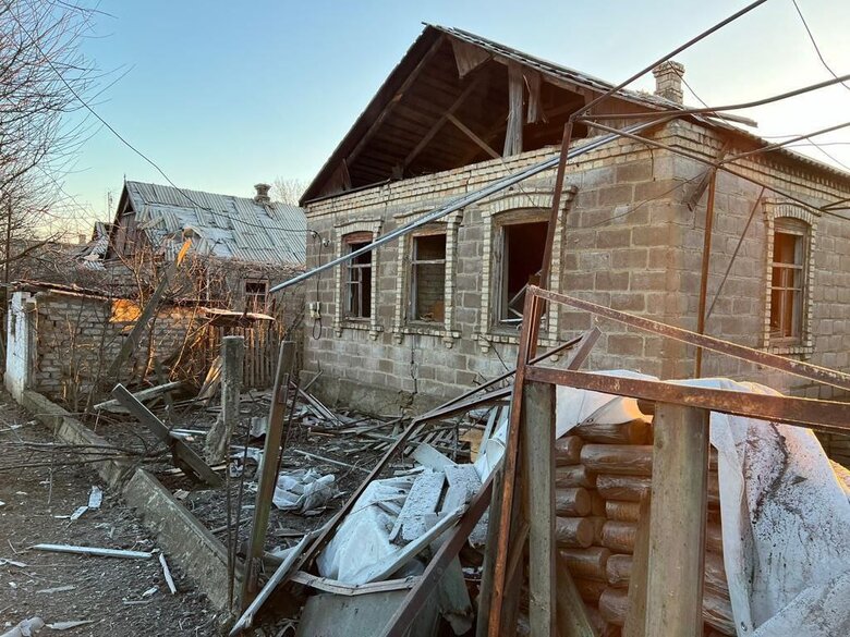 Сутки на Донетчине: ранены 5 человек, повреждены дома, заведения здравоохранения, газопроводы и ЛЭП 06 Сутки на Донетчине: ранены 5 человек, повреждены дома, заведения здравоохранения, газопроводы и ЛЭП 06
