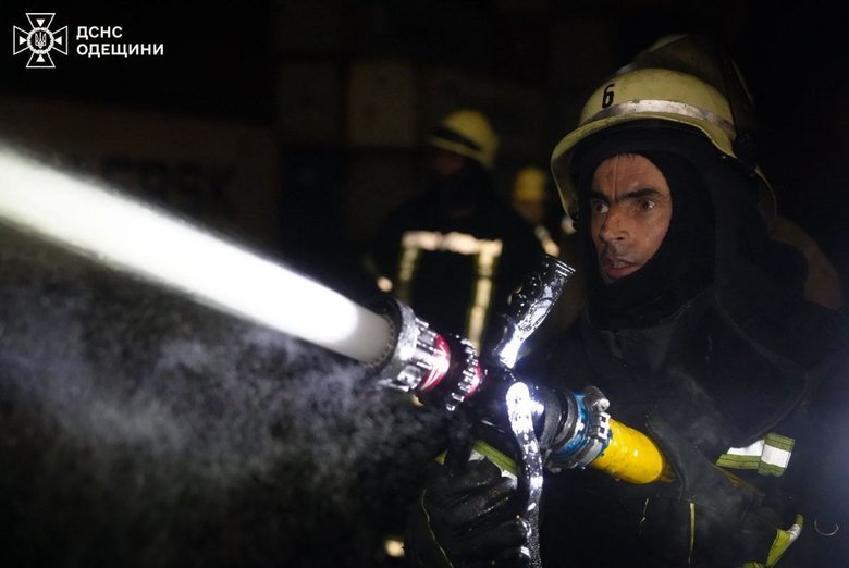 Two dead and eight injured: rescuers eliminated the consequences of the Russian strike on the ports