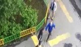 Конфликт и перестрелка между водителем и пешеходами в центре Москвы: Я всажу пули в ваши тупые головы. + ВИДЕО.