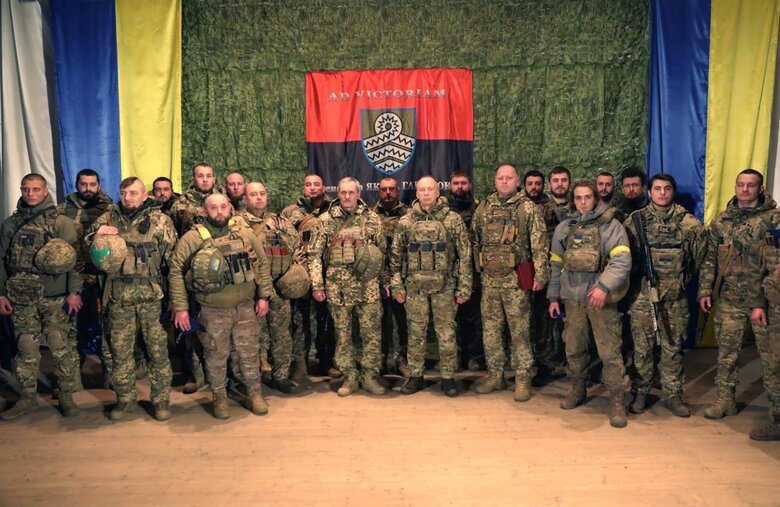 Сирський на Донеччині нагородив українських піхотинців і десантників