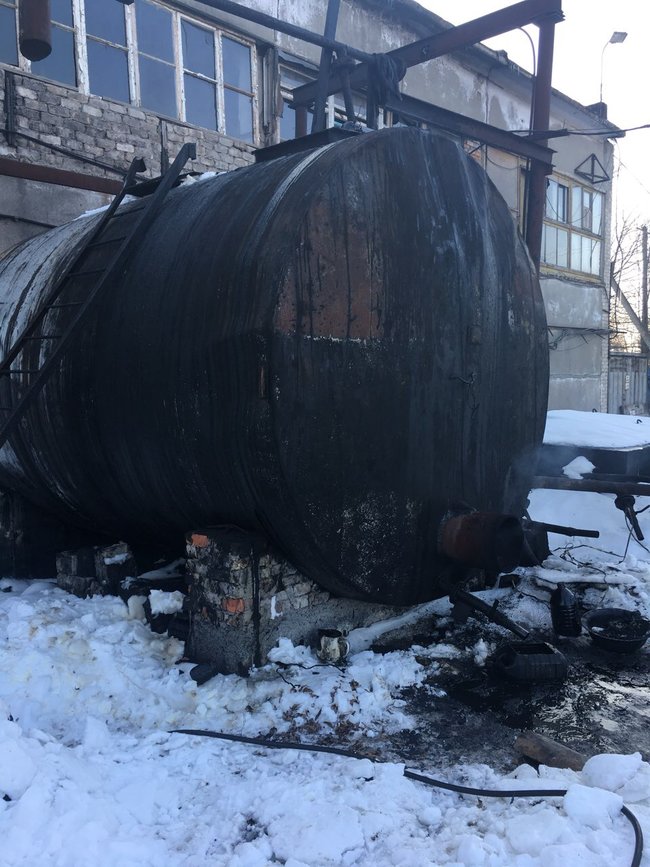 Податківці в Дніпропетровській області ліквідували два підпільні цехи з виготовлення паливно-мастильних матеріалів 05