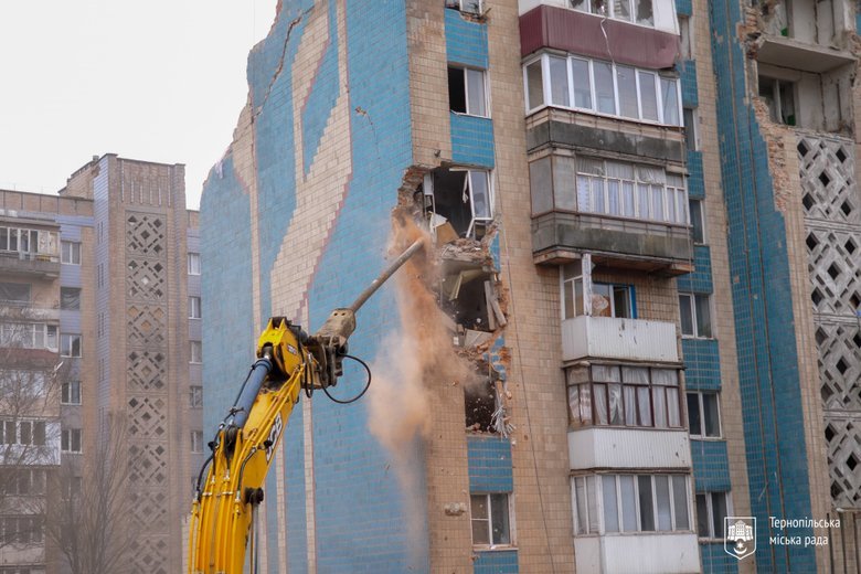 Demolition of a building in Ternopil after the Russian attack