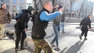 Праві радикали зірвали проведення "Фестивалю рівності", який організувала ЛГБТ-спільнота у Львові. ВІДЕО