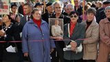 В Донецке на акцию протеста против "антинародной власти" вышло около 600 человек. ФОТОрепортаж