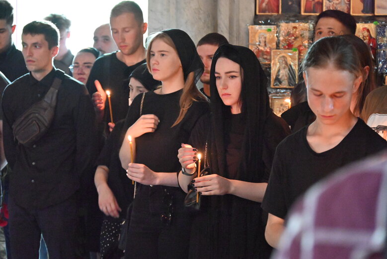 У Володимирському соборі попрощалися із загиблим у боях за Україну воїном Микитою Оптимістом Красновідом 45