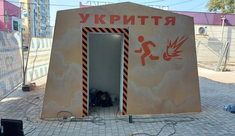 First shelter at transport stop was installed in Kharkiv. VIDEO&PHOTOS