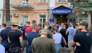 Активистов "Нацкорпуса" отпустили из полиции