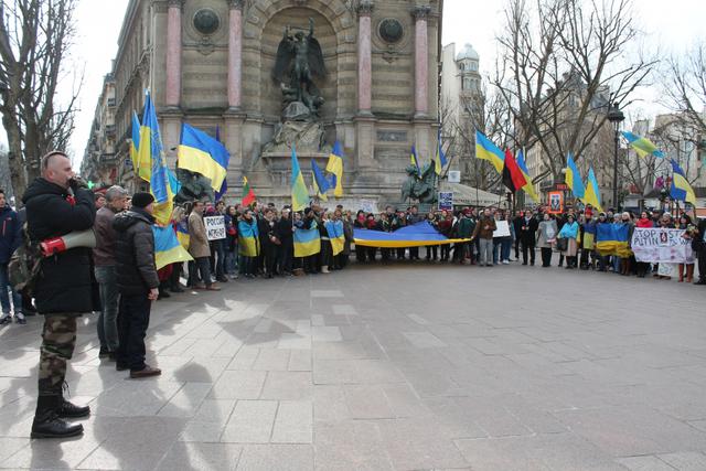 акция париж марш