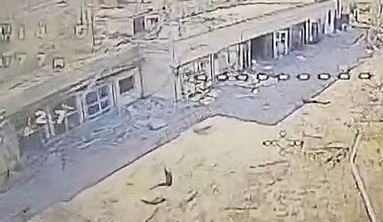 Пілоти 25-ї бригади ДШВ спалили склад дронів і знищили замаскований танк окупантів у Покровську. ВIДЕО