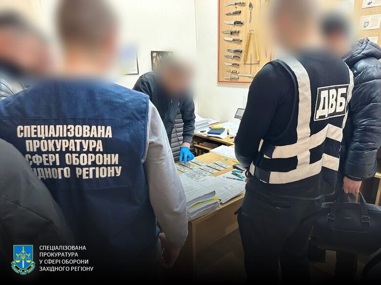 Адвокат затриманий за спробу підкупу прокурора у Хмельницькому