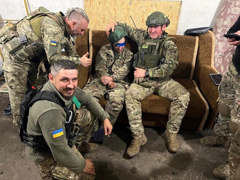 Піхотинець Ігор Смаглюк: Чекати, що все зупиниться, і не готуватись, не будувати свої оборонні заводи – це злочин 03