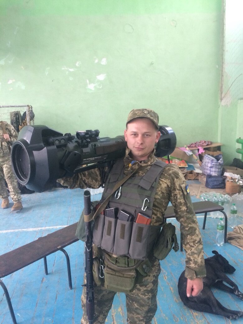 Бойовий медик Олександр Волков – про реалії війни: Знявши з ноги командира берці, побачив, що фаланги пальців повністю перебиті. Але він тримався достойно… 02 Бойовий медик Олександр Волков – про реалії війни: Знявши з ноги командира берці, побачив, що фаланги пальців повністю перебиті. Але він тримався достойно… 02