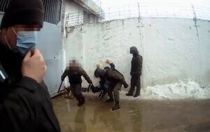 Працівники виправної колонії на Полтавщині катували в’язнів