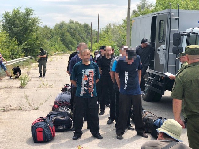 64 convicts transferred from occupied Donbas to government-controlled Ukraine 03