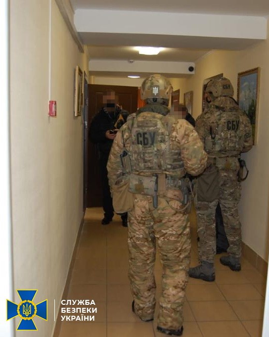 Пресечена деятельность по легализации иностранцев на Черниговщине. К схеме причастны чиновники облуправления Госмиграции и военнослужащие ГПСУ, - СБУ 04