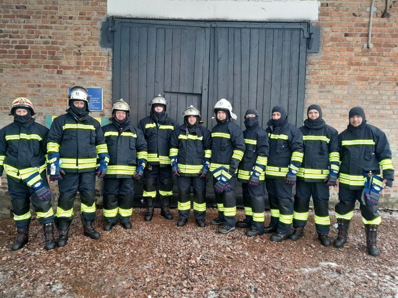Канадсько-українська фундація передала спеціальні захисні костюми для українських пожежників та працівників ДСНС 04