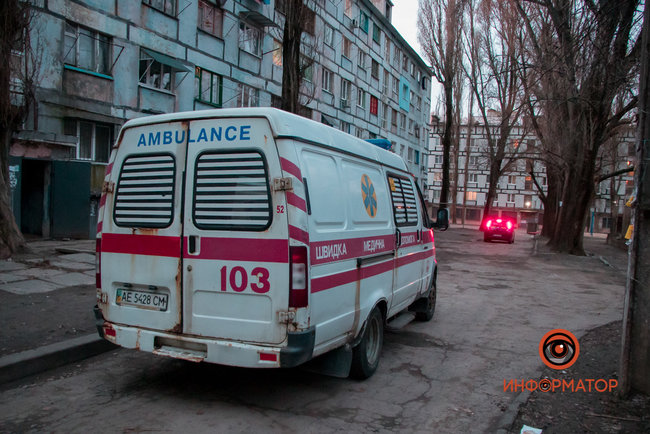 Неподалік дитячого майданчика в Дніпрі знайшли повішеного чоловіка 04