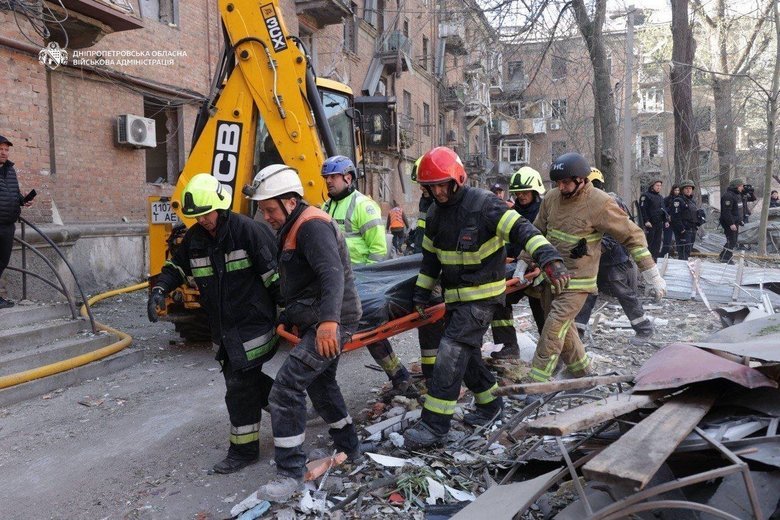 Массированная атака РФ на Днепр: 5 погибших и десятки раненых