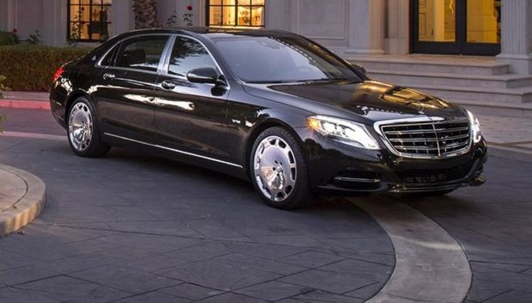 Автобаза Порошенко купила два автомобиля Mercedes за 36 миллионов