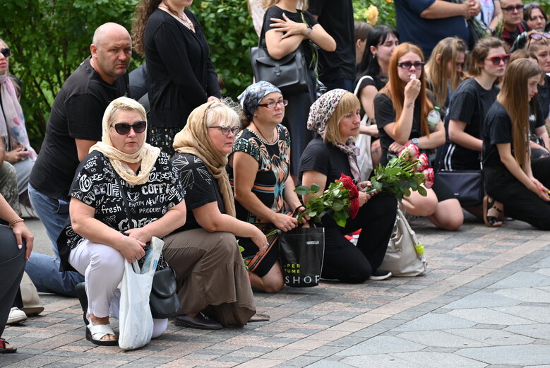 У Володимирському соборі попрощалися із загиблим у боях за Україну воїном Микитою Оптимістом Красновідом 06