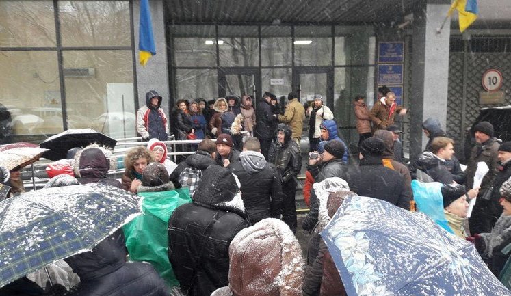 Court overturns ban on alcohol sale in Kyiv kiosks, - MP Belotserkovets. PHOTOS