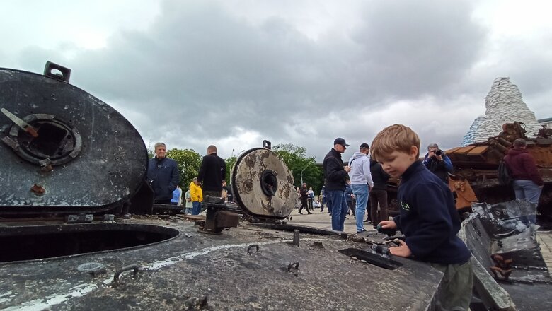 Танк, БМД та Тигр: В центрі Києва відкрилась виставка демілітаризованої техніки російських окупантів 40