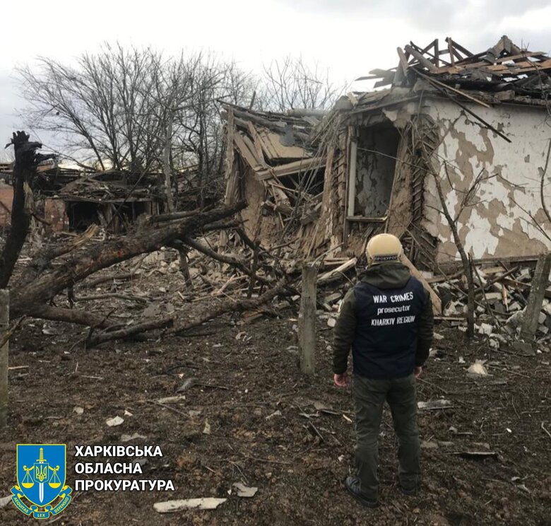 Вследствие вражеского авиаудара по селу на Купянщине ранены три женщины 04